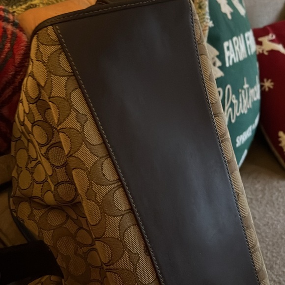 Gorgeous coach handbag - Picture 7 of 9